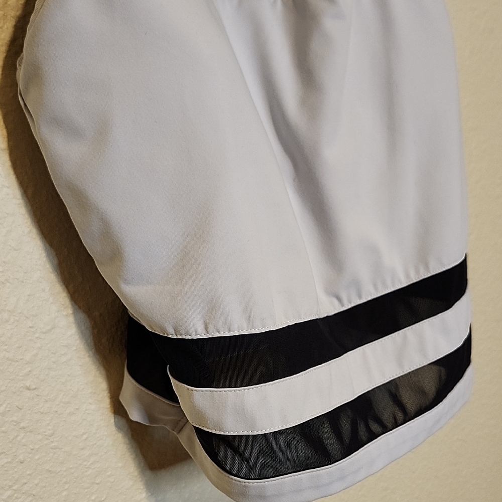 Fabletics Gray and White Fitted Crop Sports Bra - Picture 10 of 10